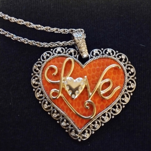 Elegant Love Heart Pendant Necklace and Bangle Set - Picture 5 of 7